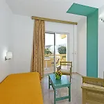 Trianta Hotel Apartments 2*