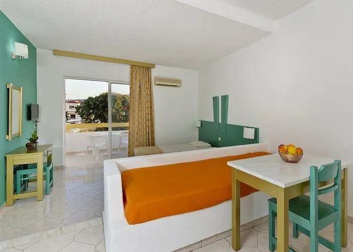 Trianta Aparthotel 2*