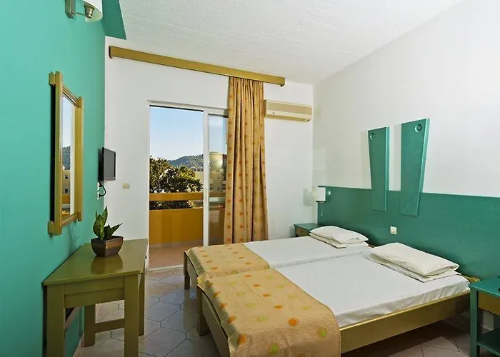 Trianta Aparthotel
