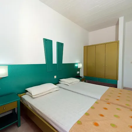 Trianta Hotel Apartments 2*