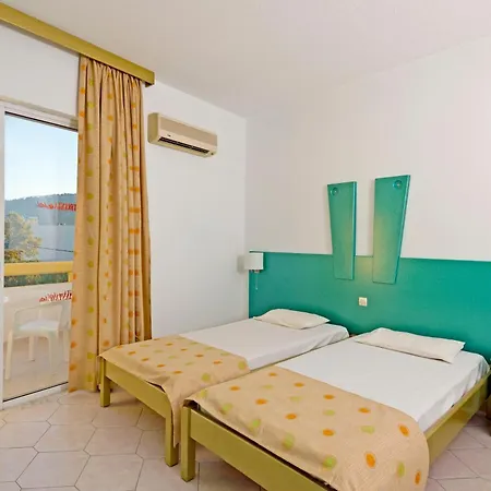 Trianta Apartahotel