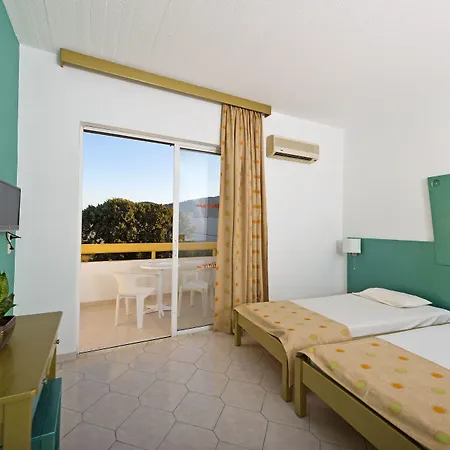 Apartahotel Trianta Ialisos