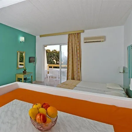 Trianta Apartahotel