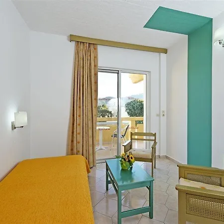 Trianta Hotel Apartments 2*