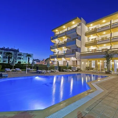 Trianta Hotel Apartments 2*