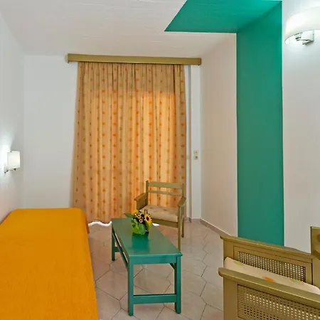 Trianta Apartahotel