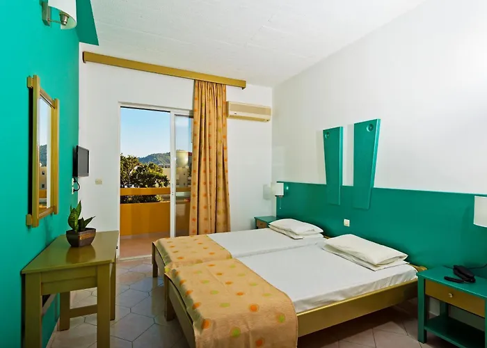 Trianta Aparthotel 2*