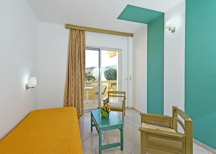 Trianta 2* إياليسوس