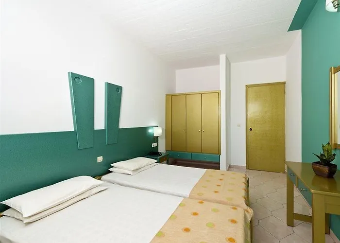 Trianta Aparthotel 2*
