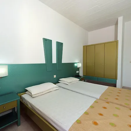 Trianta Hotel Apartments 2*