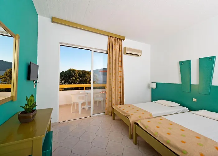 Trianta Aparthotel