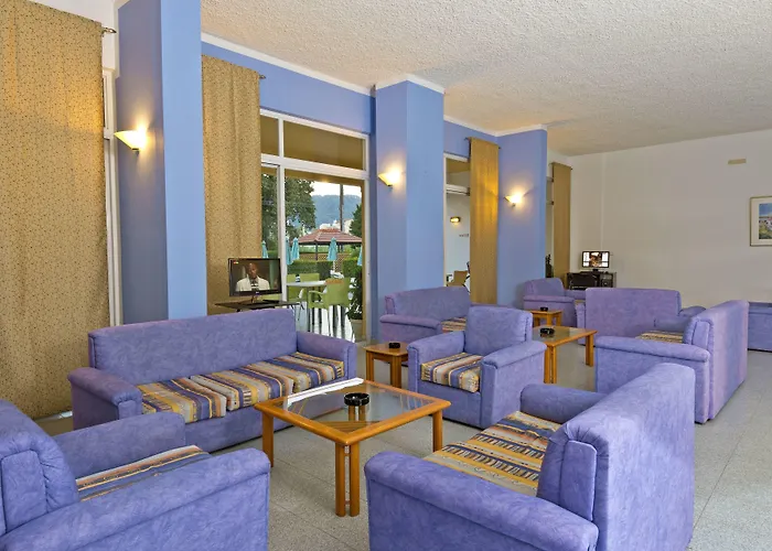Trianta Aparthotel
