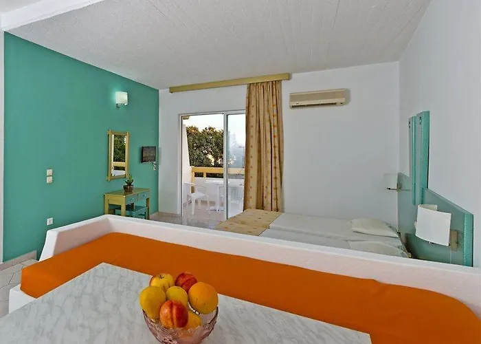 Trianta Aparthotel